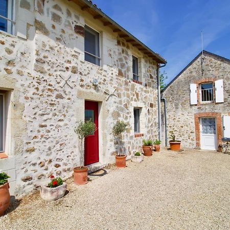 O Trois Oliviers Bed & Breakfast Louin ภายนอก รูปภาพ