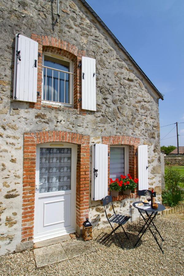 O Trois Oliviers Bed & Breakfast Louin ภายนอก รูปภาพ