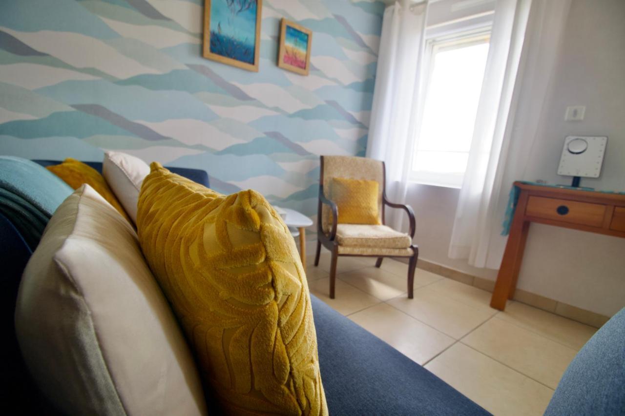 O Trois Oliviers Bed & Breakfast Louin ภายนอก รูปภาพ