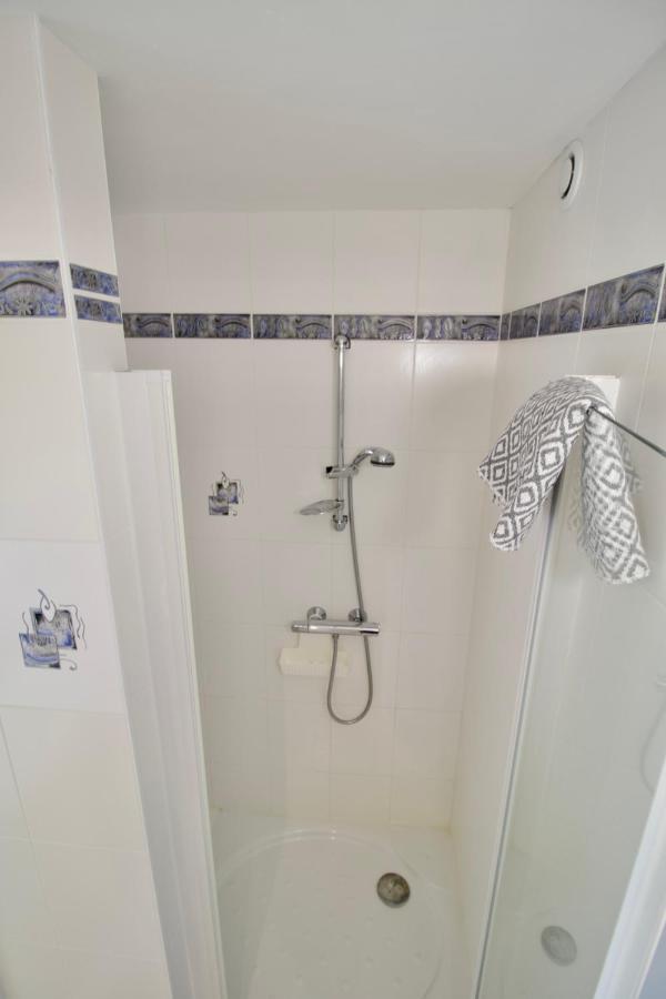 O Trois Oliviers Bed & Breakfast Louin ภายนอก รูปภาพ