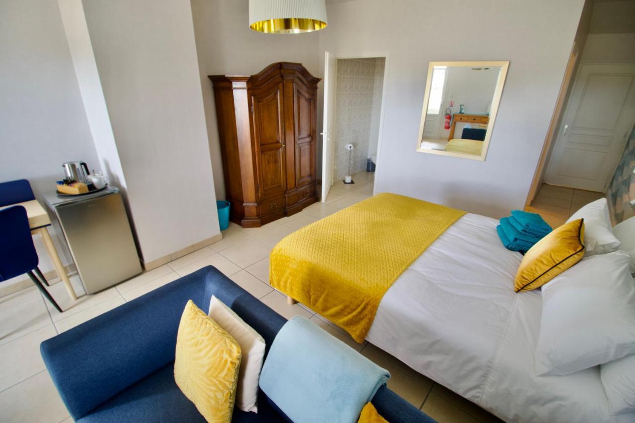 O Trois Oliviers Bed & Breakfast Louin ภายนอก รูปภาพ