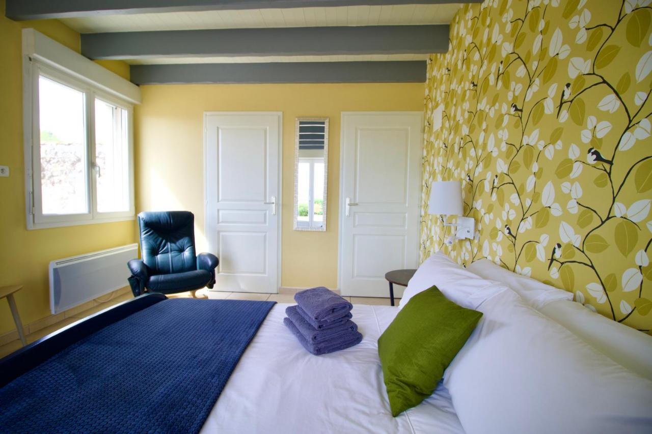 O Trois Oliviers Bed & Breakfast Louin ภายนอก รูปภาพ
