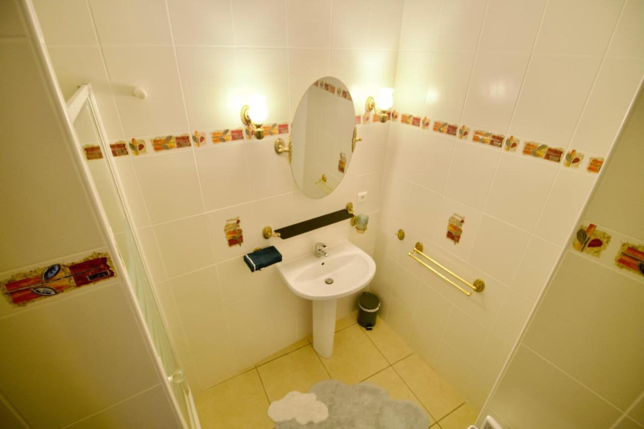 O Trois Oliviers Bed & Breakfast Louin ภายนอก รูปภาพ