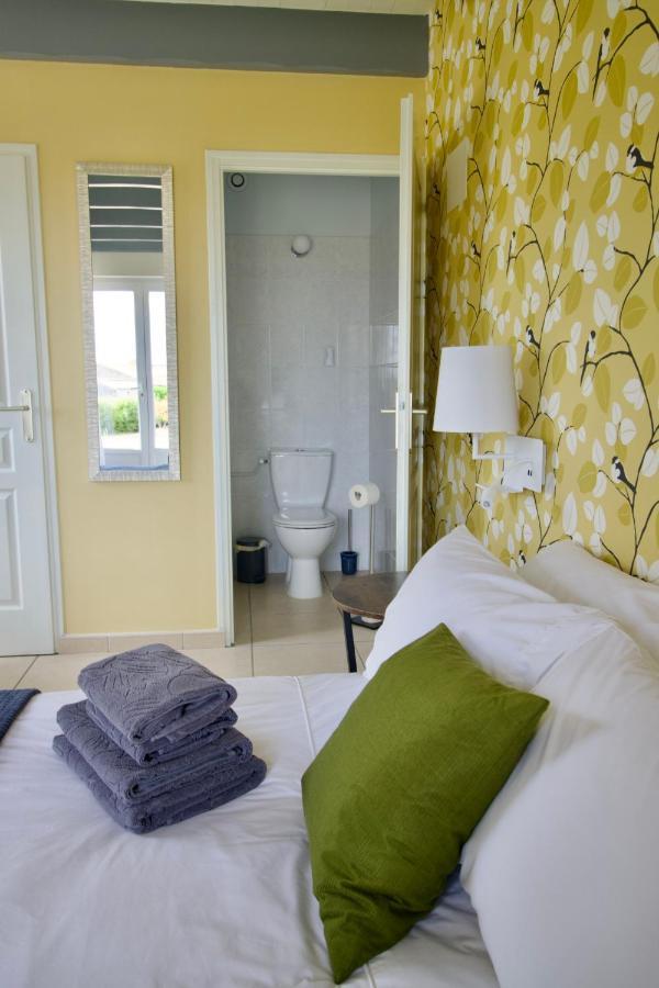 O Trois Oliviers Bed & Breakfast Louin ภายนอก รูปภาพ