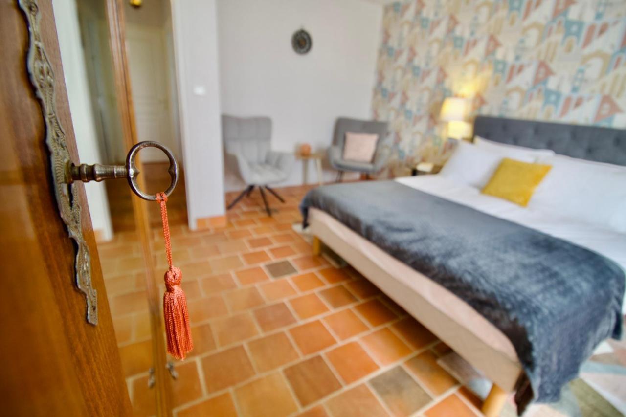 O Trois Oliviers Bed & Breakfast Louin ภายนอก รูปภาพ