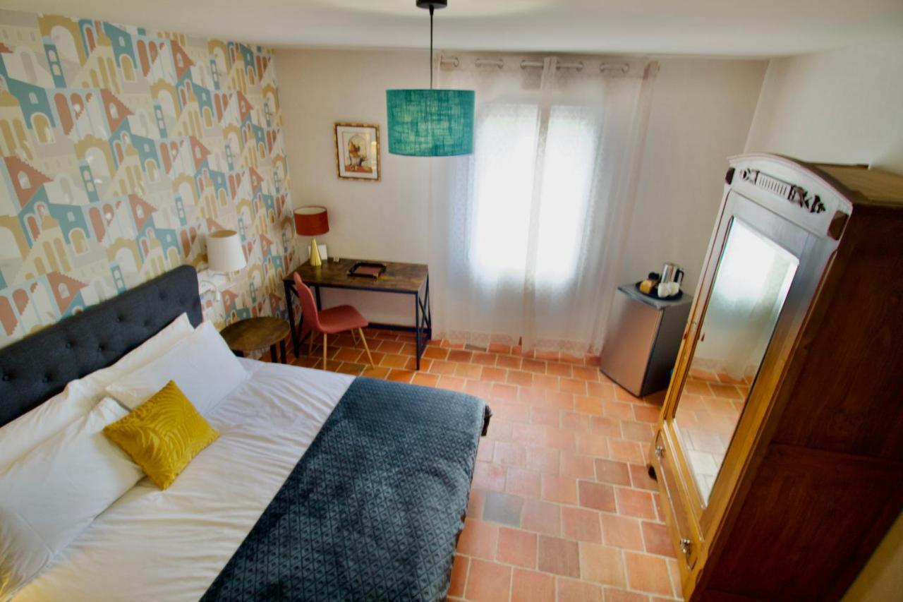 O Trois Oliviers Bed & Breakfast Louin ภายนอก รูปภาพ